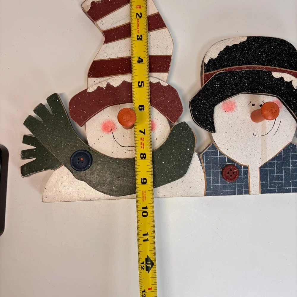 Unique Folk Art Wooden Snowman Family Wall Decor with Peg Nose Hooks‎ – 24